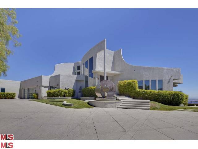 Los Angeles Developer of Celebrity Homes Arrested