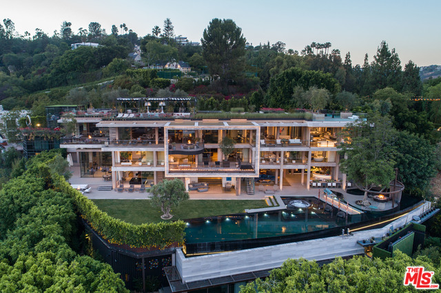 What’s going on in the Mega-Luxury Market?